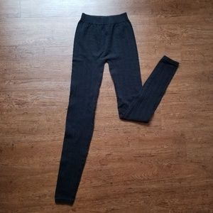 Black textured leggings